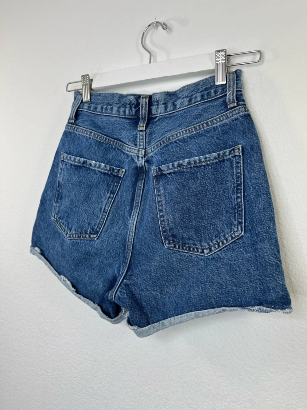 Agolde High-Waist Indigo Rolled-Hem Denim Shorts - Picture 5 of 9